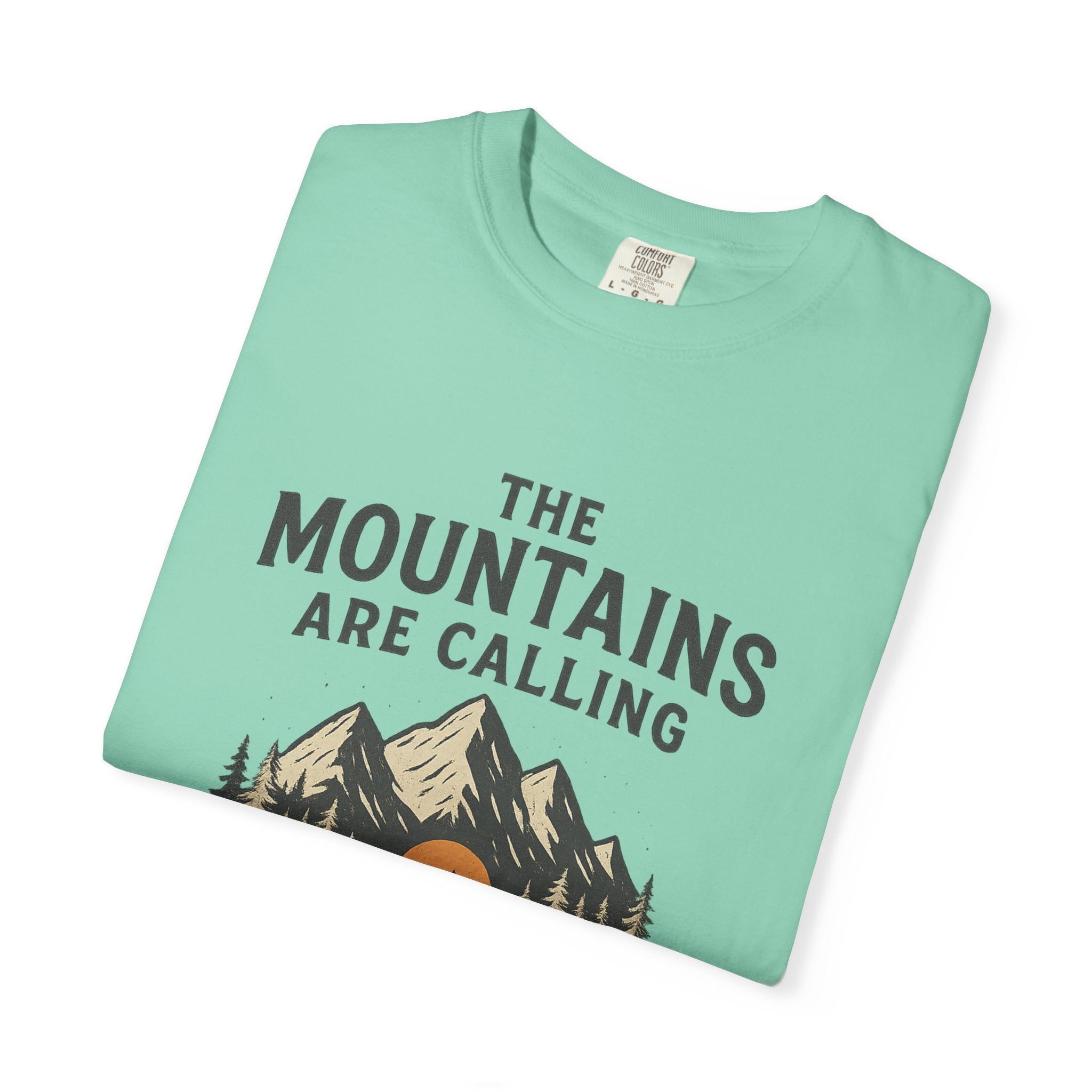 Retro Nature Tee – Mountains Are Calling & I Must Go